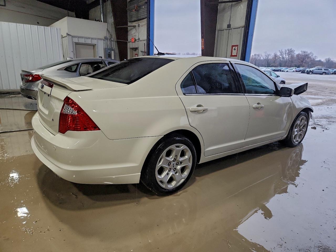 2011 FORD FUSION SE photo 3
