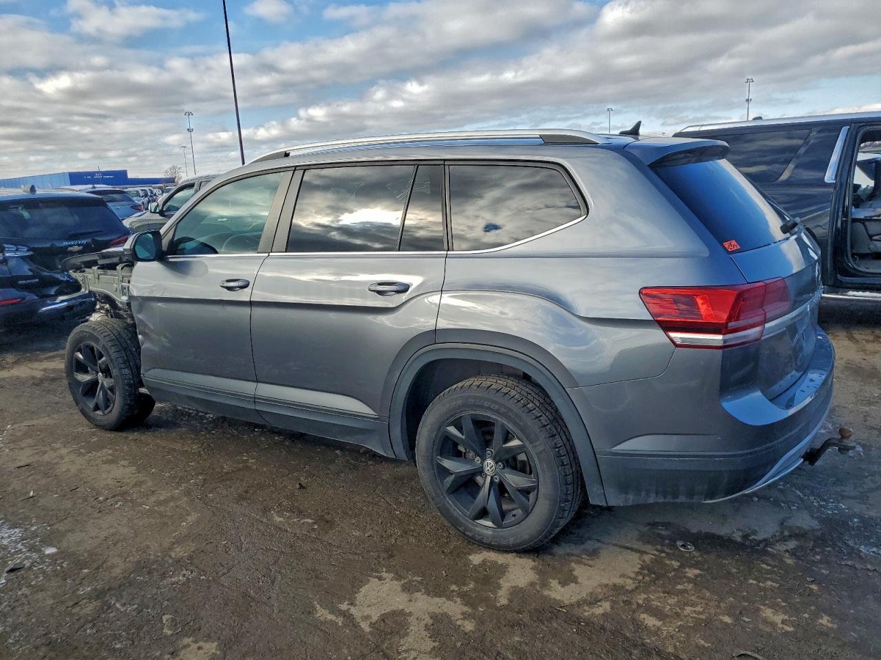 2018 VOLKSWAGEN ATLAS TRENDLINE photo 2