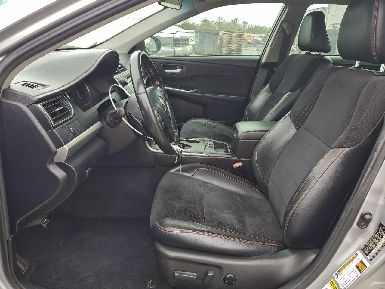 2015 TOYOTA CAMRY LE photo 7