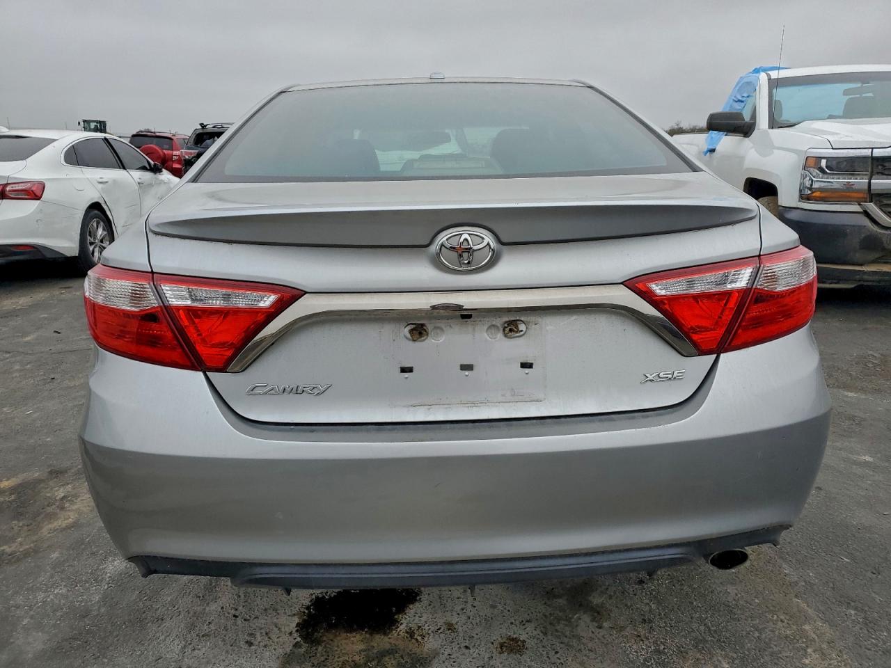 2015 TOYOTA CAMRY LE photo 6