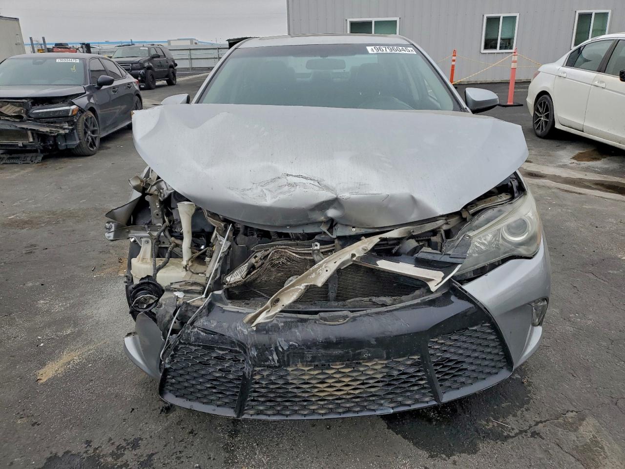 2015 TOYOTA CAMRY LE photo 5
