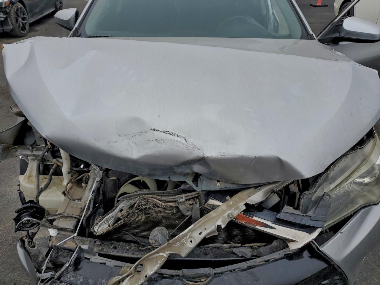 2015 TOYOTA CAMRY LE photo 11