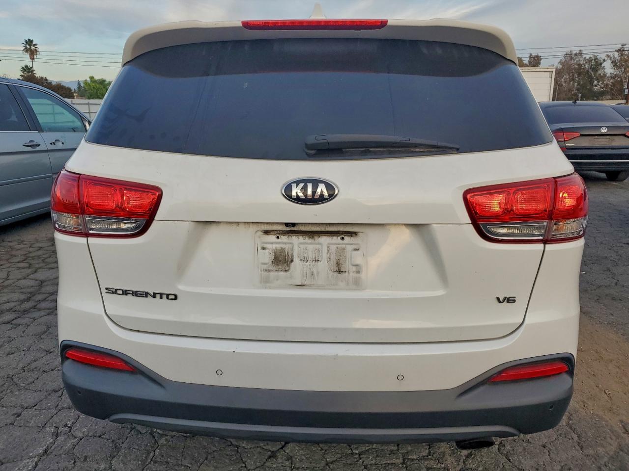 2016 KIA SORENTO LX photo 6