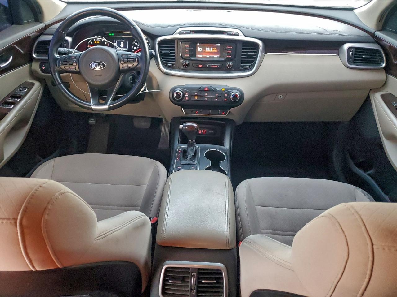 2016 KIA SORENTO LX photo 8