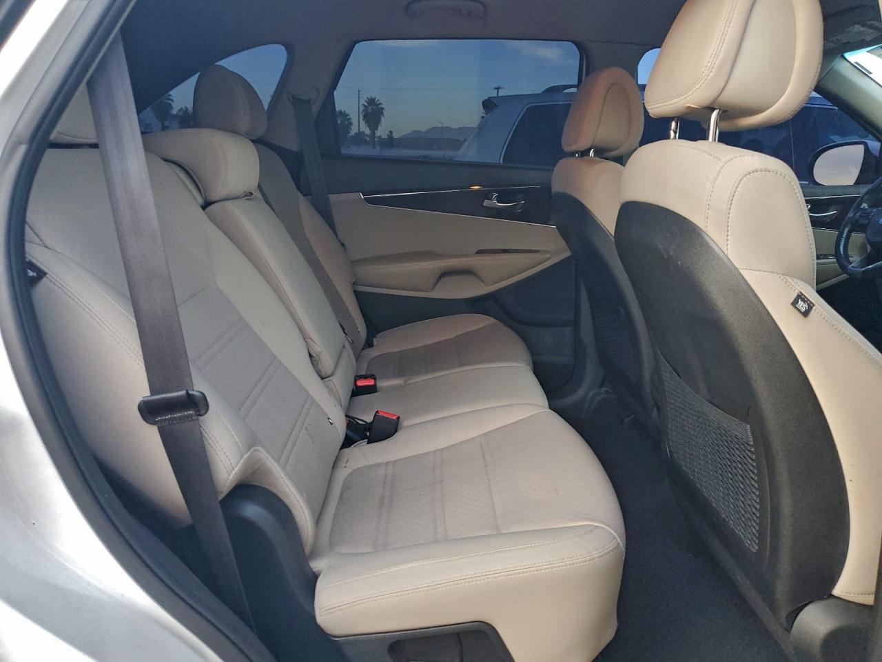 2016 KIA SORENTO LX photo 11