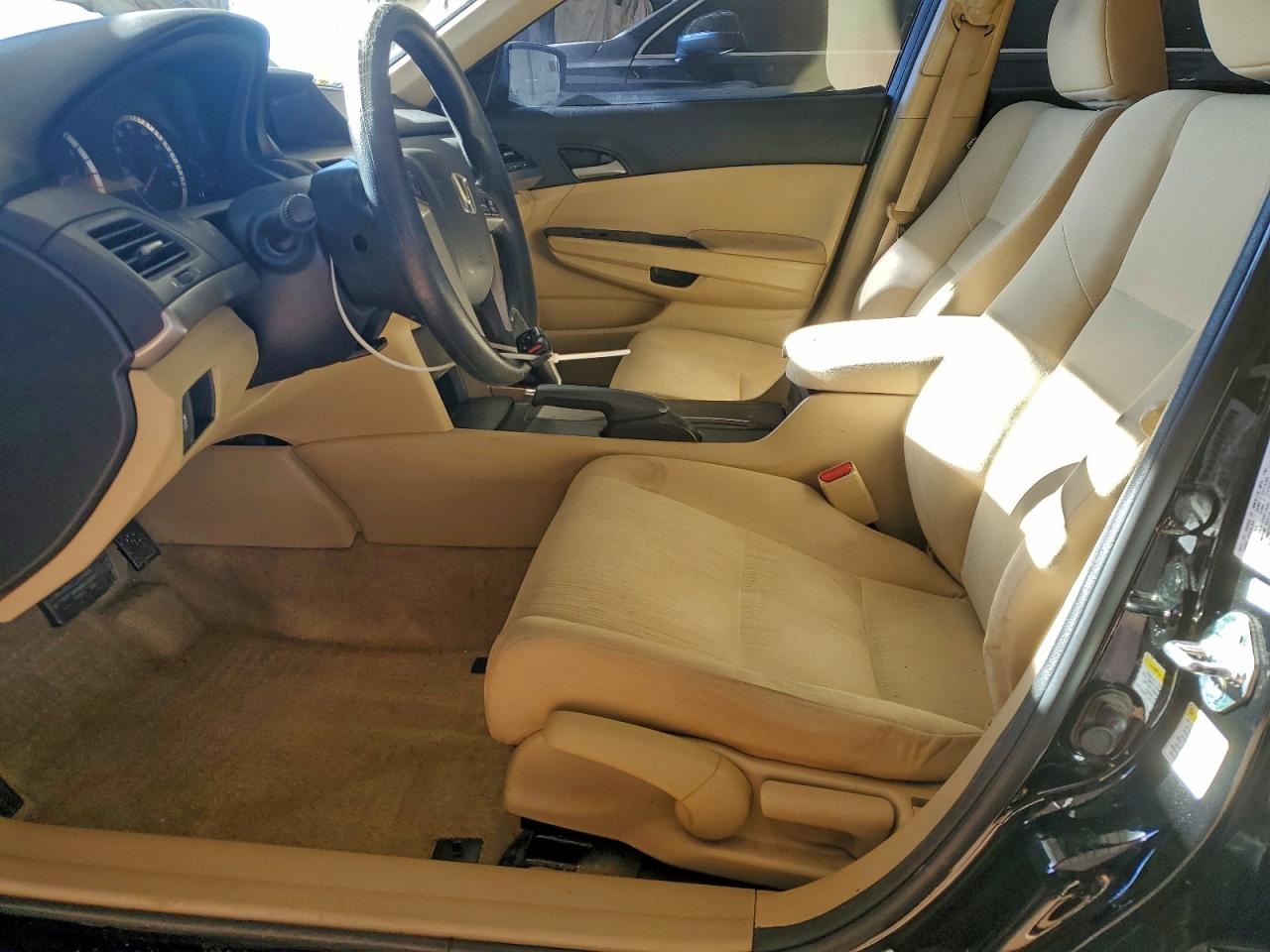 2012 HONDA ACCORD LX photo 13