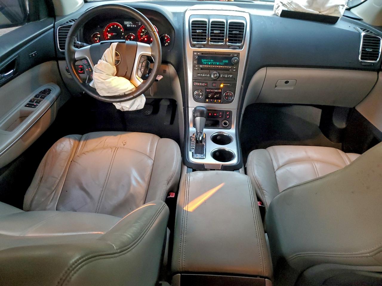 2010 GMC ACADIA SLT-2 photo 8