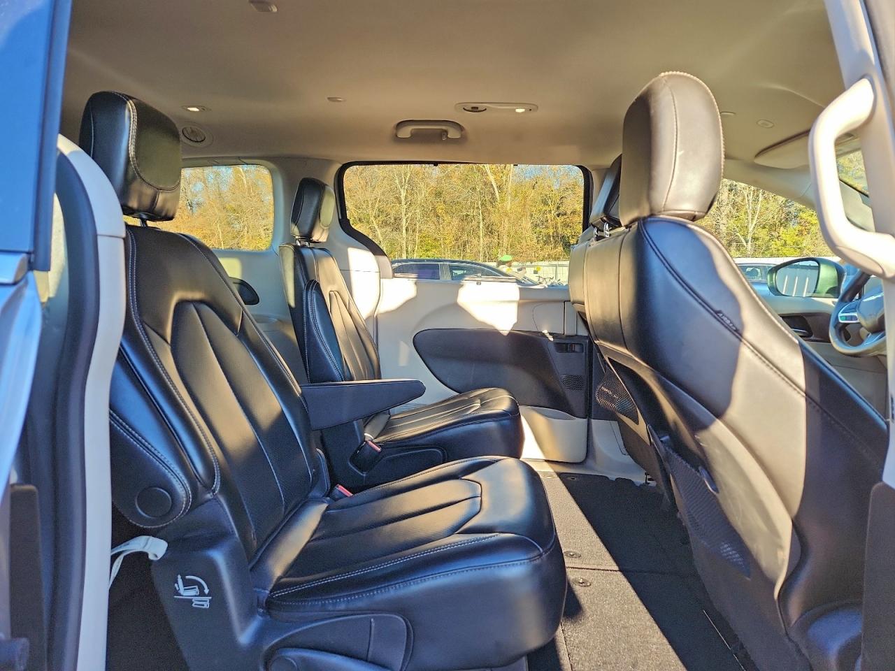 2021 CHRYSLER VOYAGER LXI photo 11