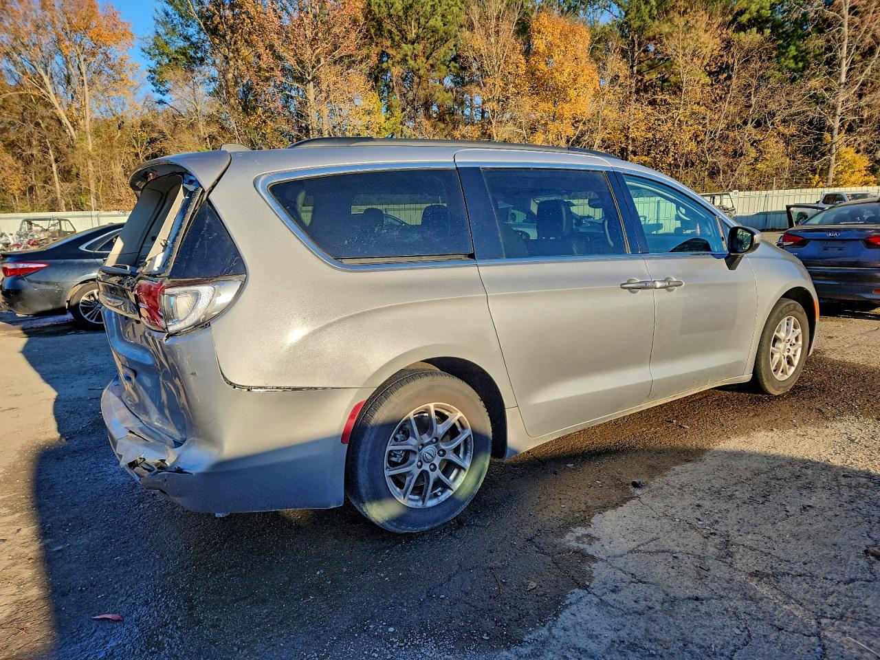 2021 CHRYSLER VOYAGER LXI photo 3