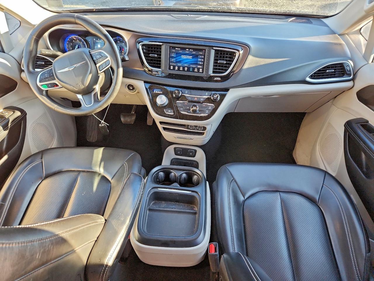 2021 CHRYSLER VOYAGER LXI photo 8
