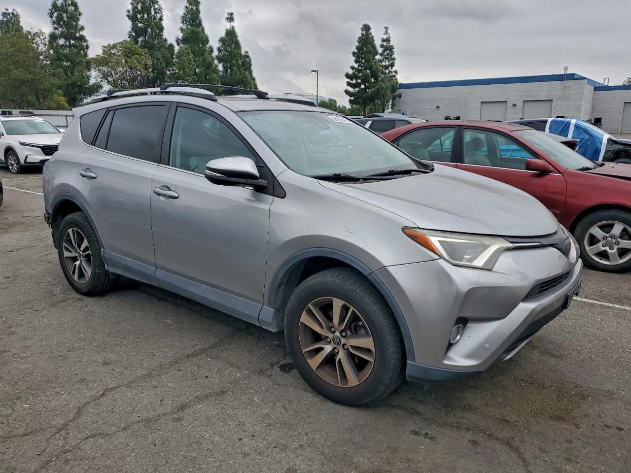 2016 TOYOTA RAV4 XLE photo 10