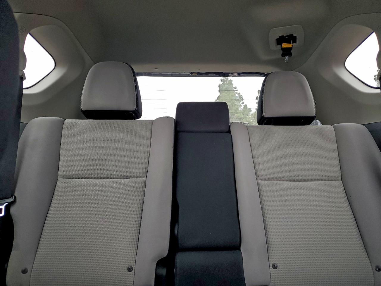 2016 TOYOTA RAV4 XLE photo 28