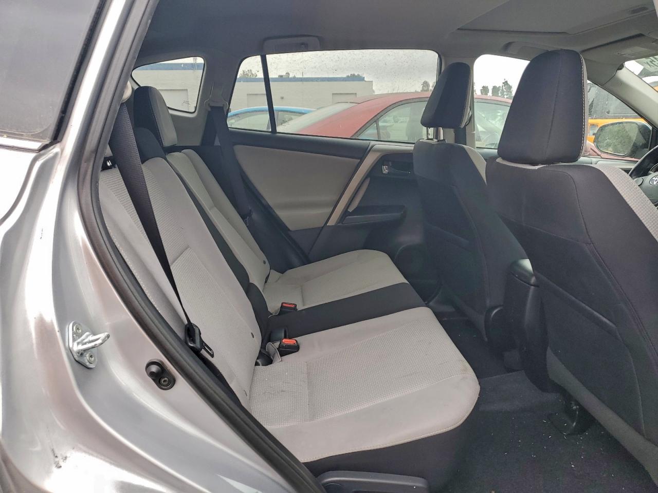 2016 TOYOTA RAV4 XLE photo 31