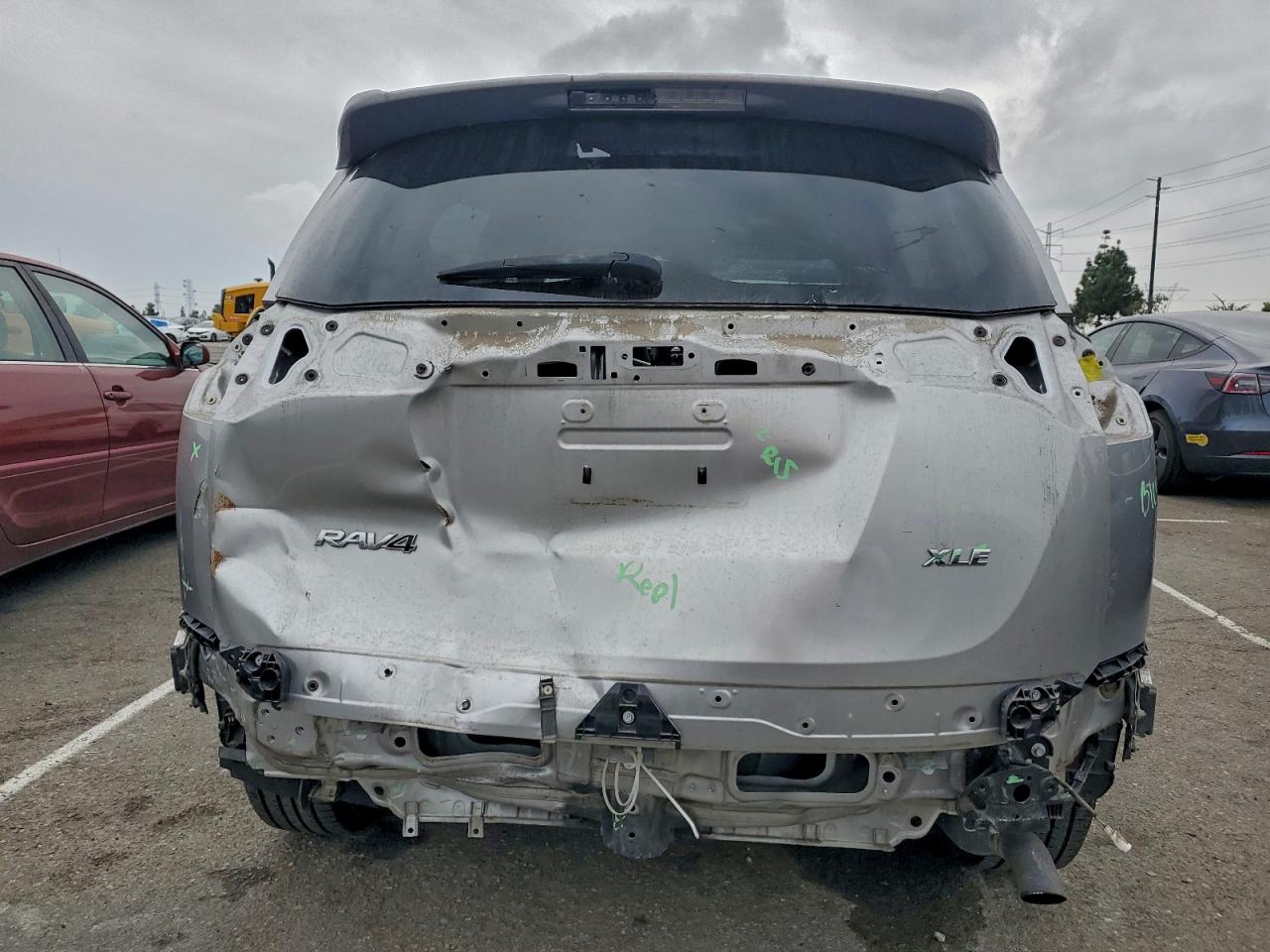 2016 TOYOTA RAV4 XLE photo 16
