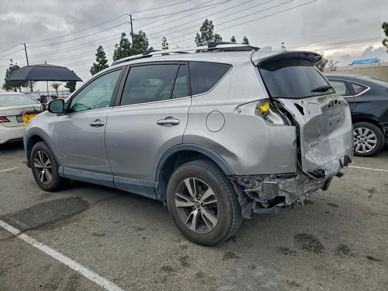 2016 TOYOTA RAV4 XLE photo 4