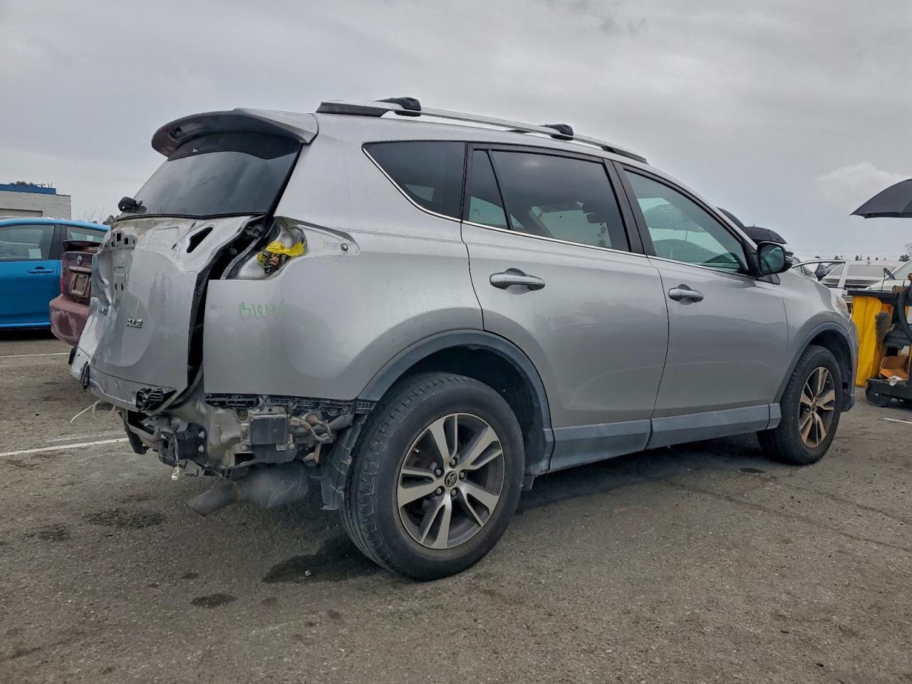 2016 TOYOTA RAV4 XLE photo 7