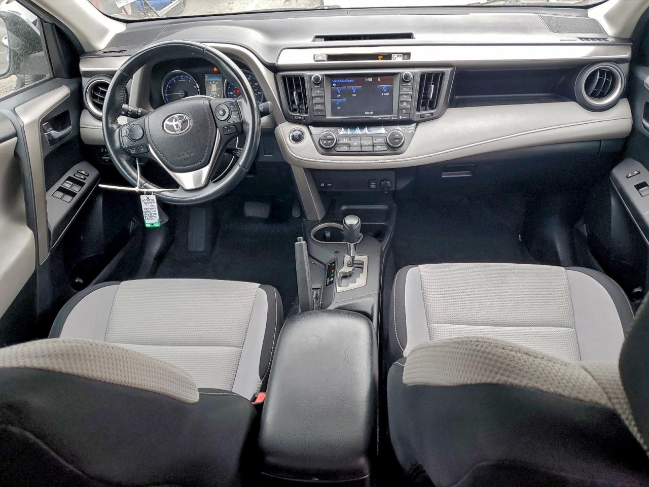 2016 TOYOTA RAV4 XLE photo 22