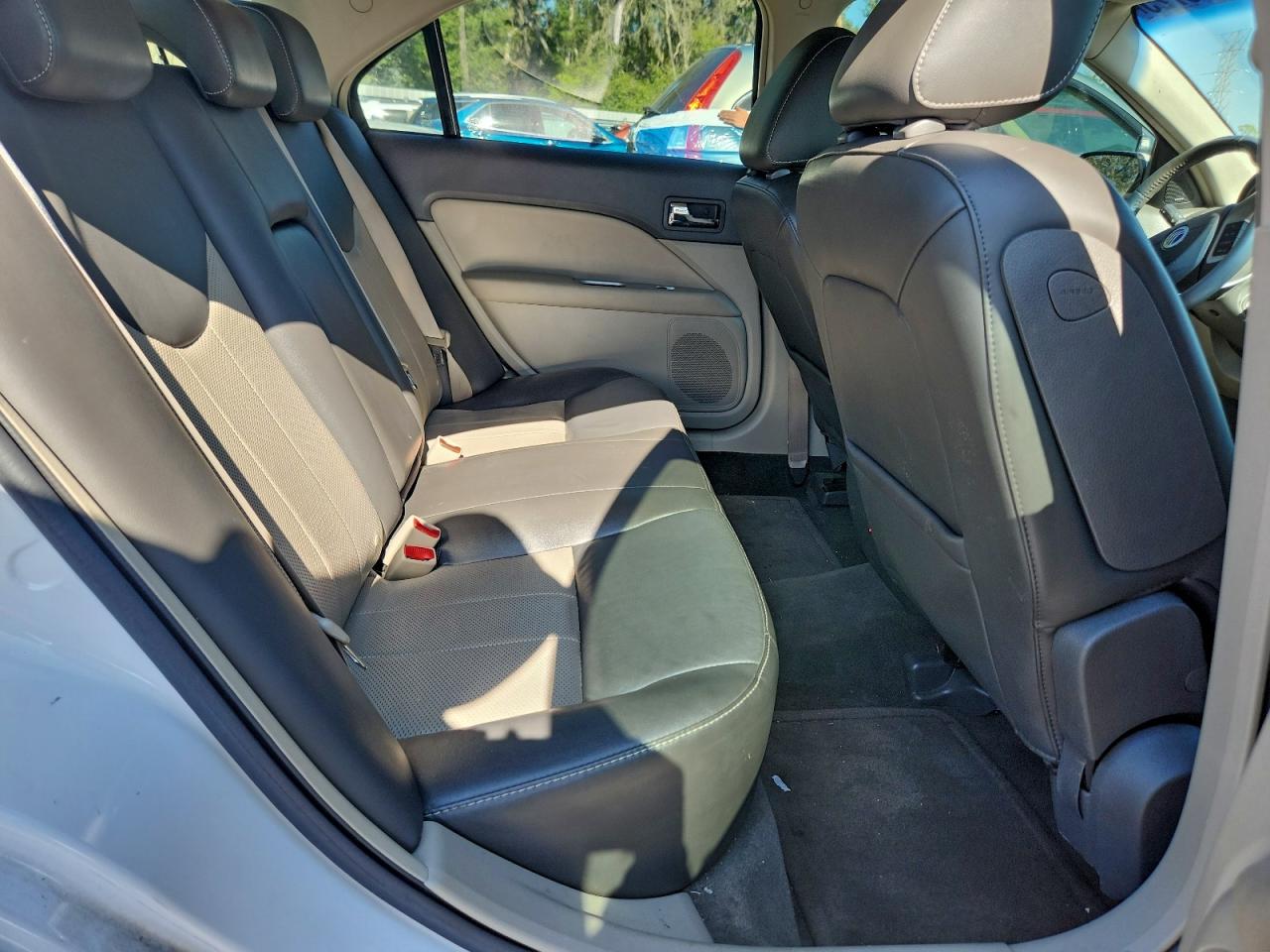 2010 MERCURY MILAN PREMIER photo 10
