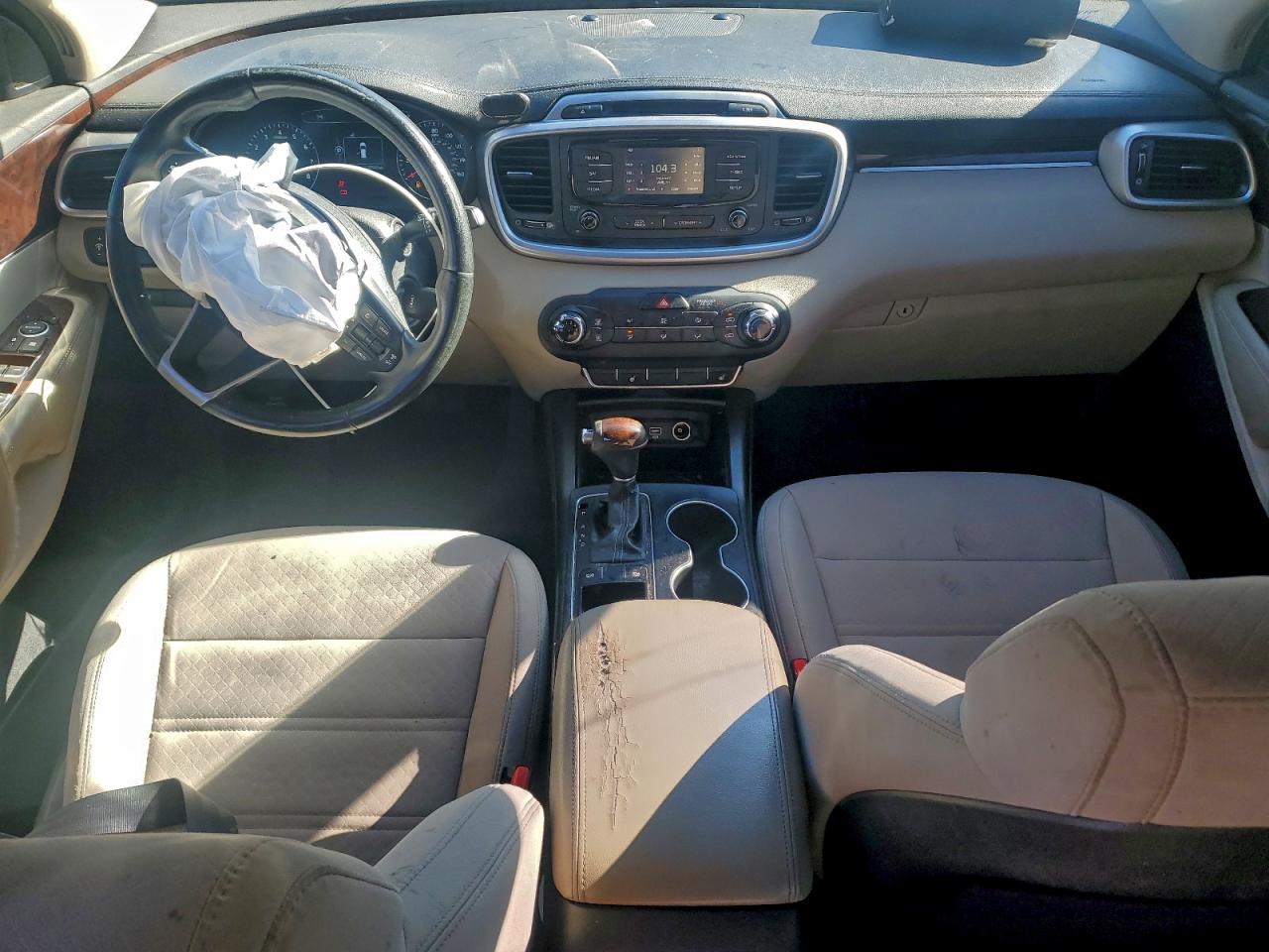 2016 KIA SORENTO LX photo 15