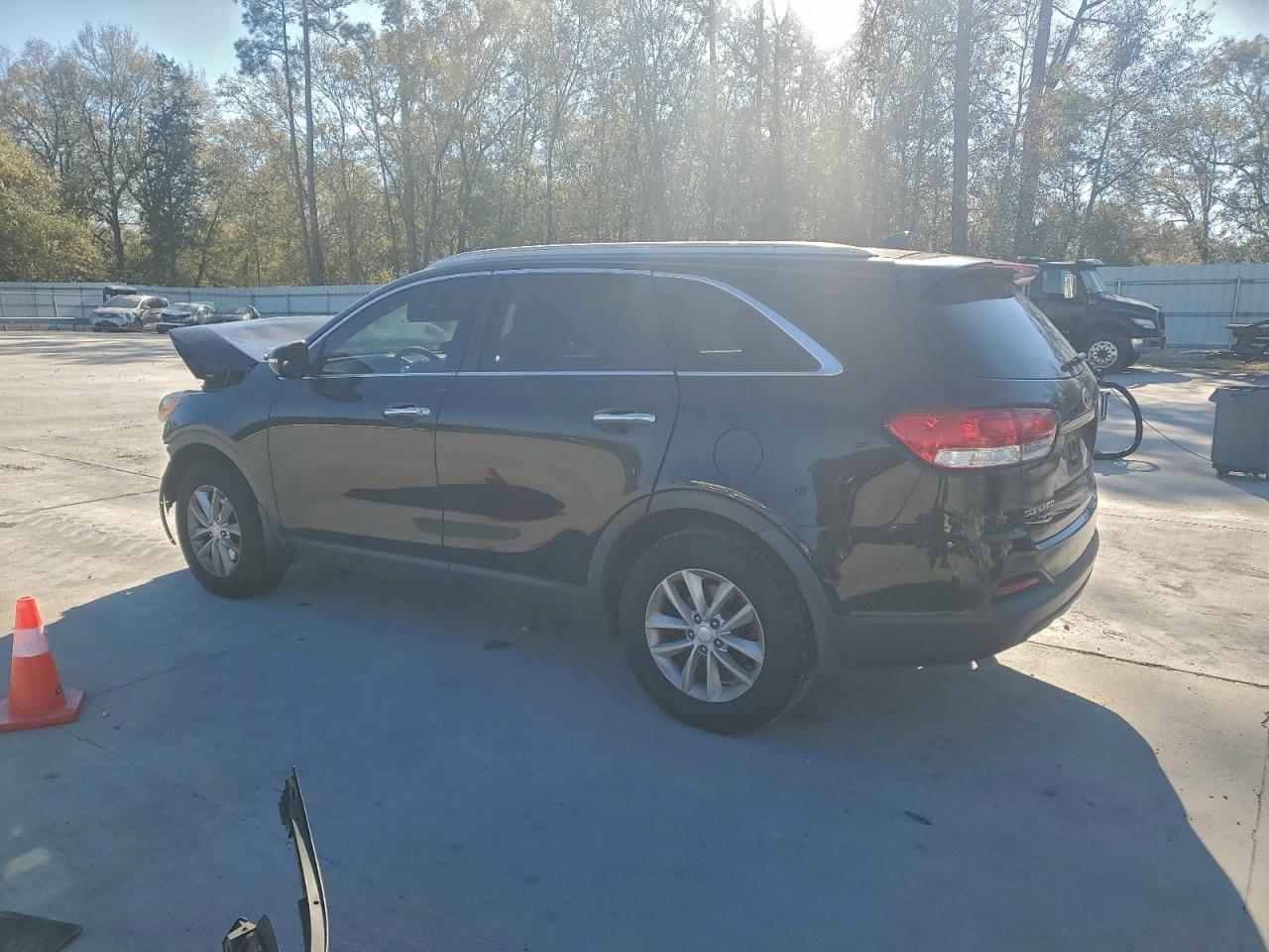 2016 KIA SORENTO LX photo 3