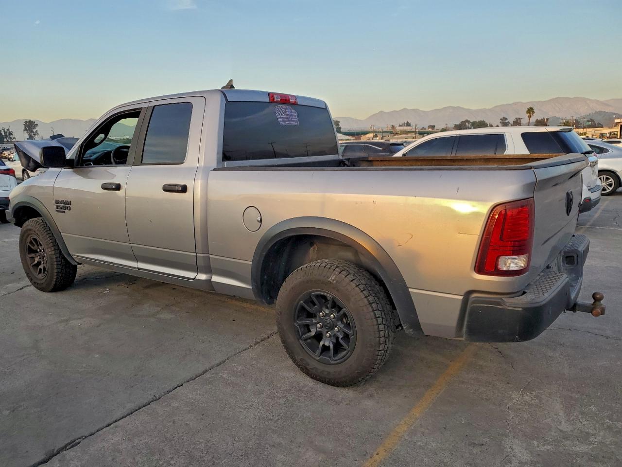 2021 RAM 1500 CLASSIC SLT photo 3