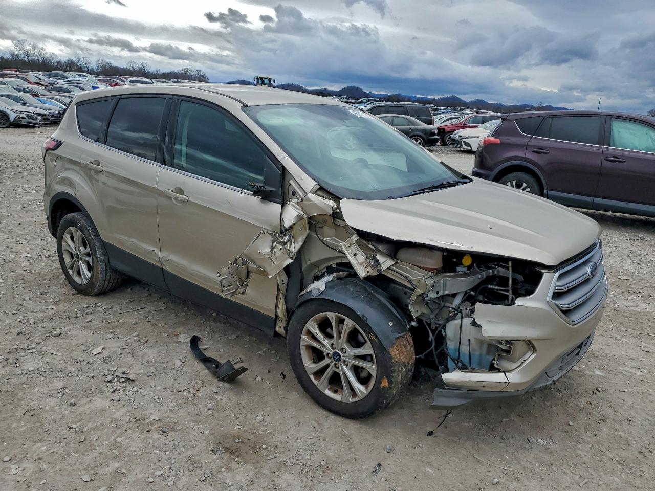 2017 FORD ESCAPE SE photo 4