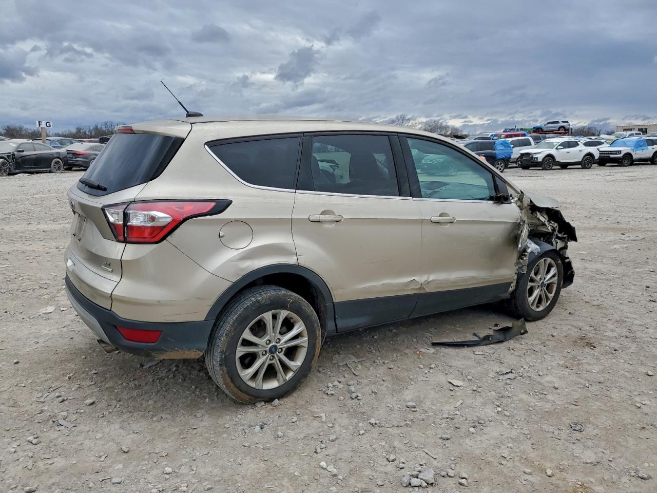 2017 FORD ESCAPE SE photo 3