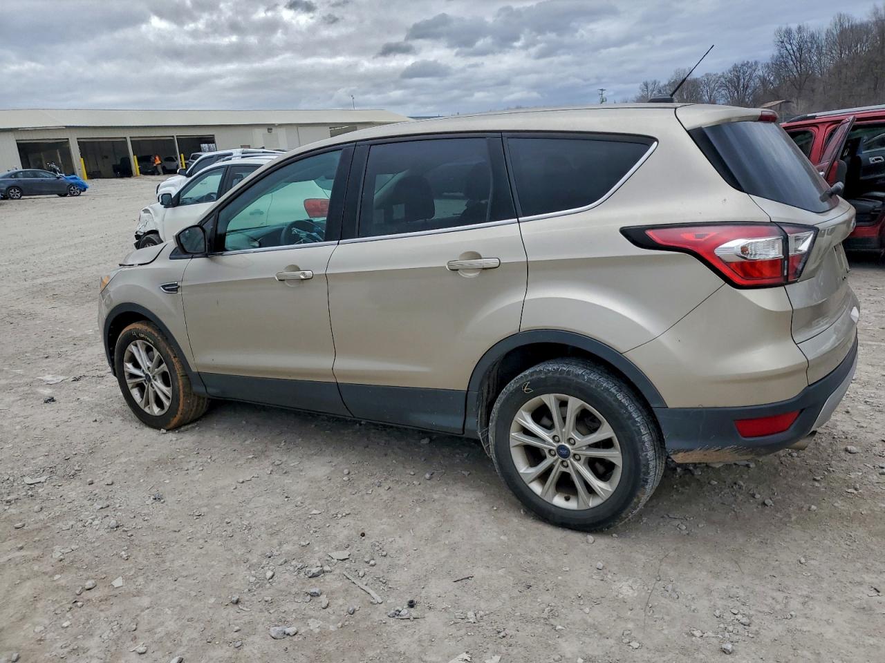 2017 FORD ESCAPE SE photo 2
