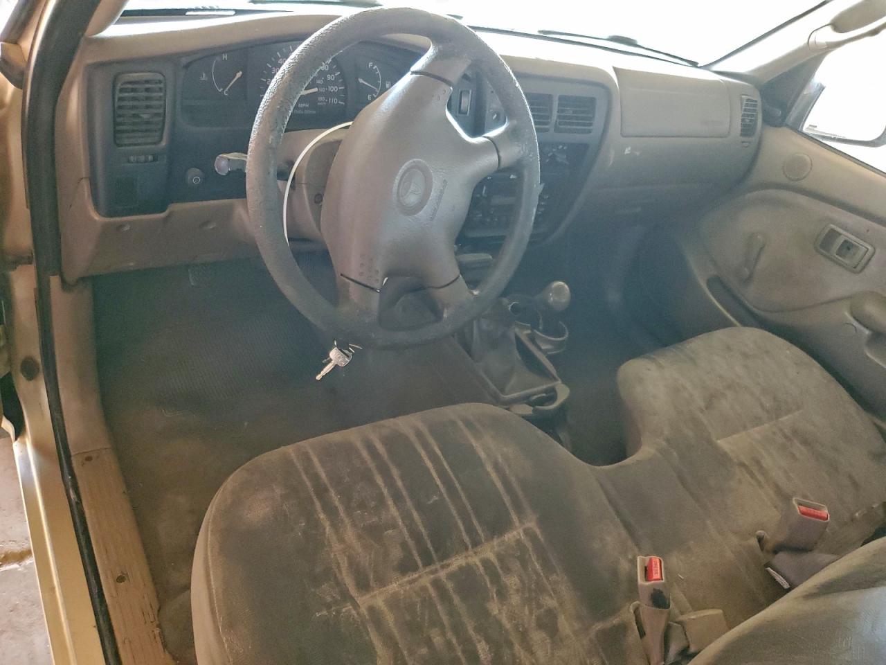 2001 TOYOTA TACOMA photo 8