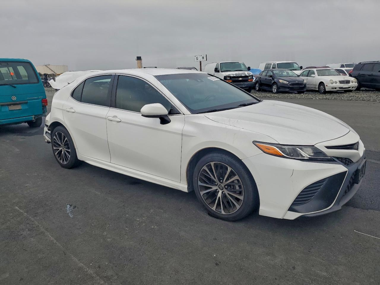 2018 TOYOTA CAMRY SE photo 4