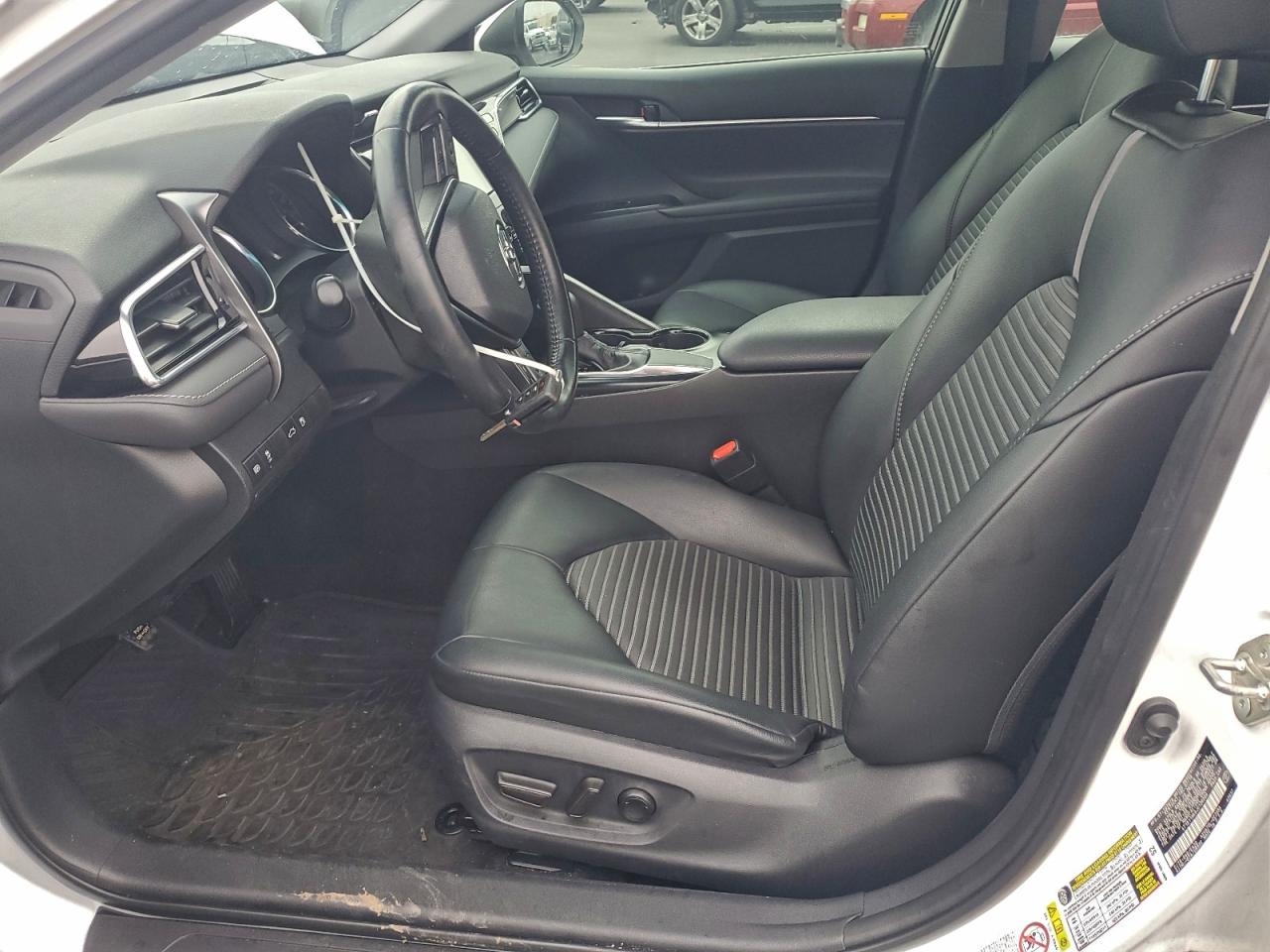 2018 TOYOTA CAMRY SE photo 7