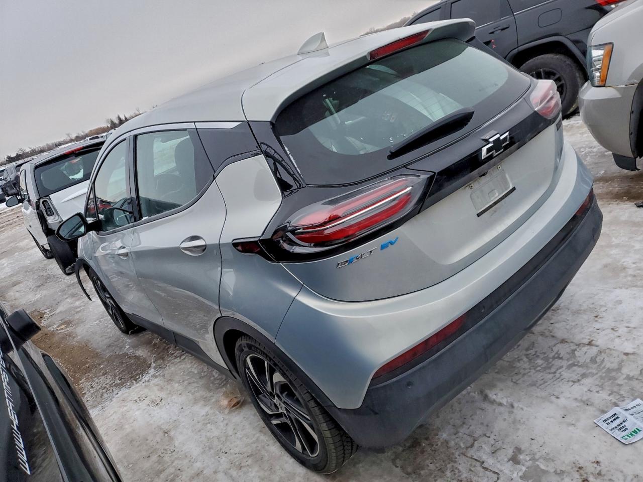 2022 CHEVROLET BOLT EV 2LT photo 2