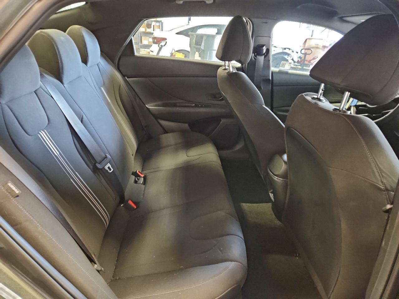 2025 HYUNDAI ELANTRA SEL SPORT photo 19