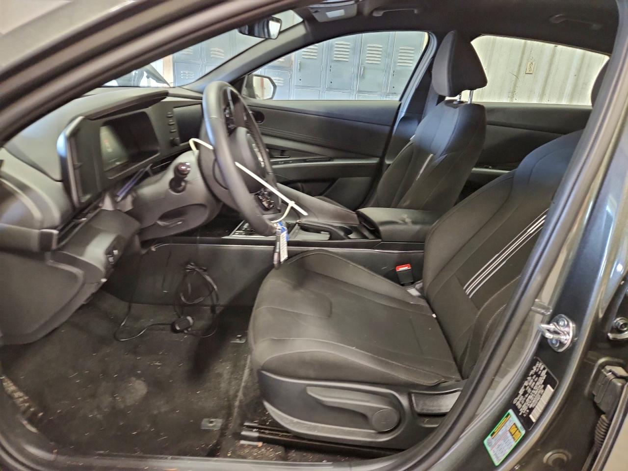 2025 HYUNDAI ELANTRA SEL SPORT photo 13