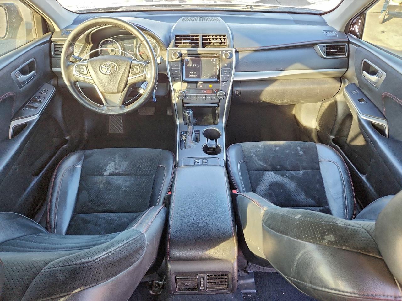 2016 TOYOTA CAMRY LE photo 8