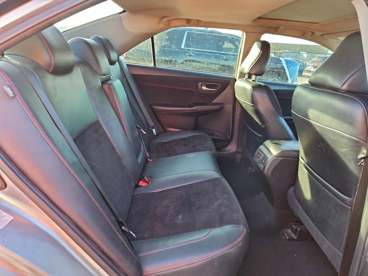2016 TOYOTA CAMRY LE photo 10