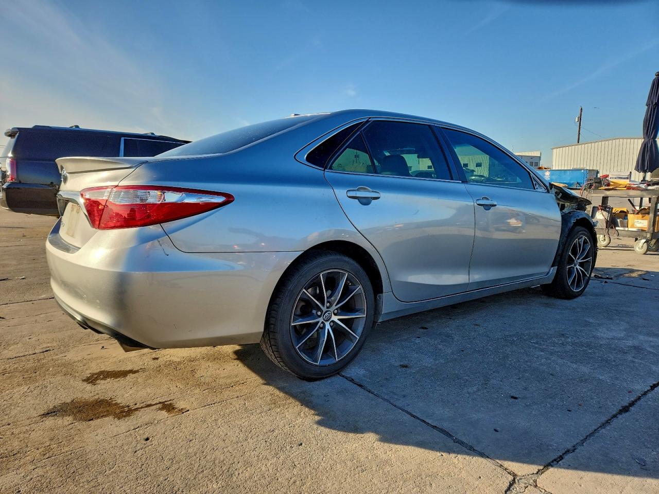 2016 TOYOTA CAMRY LE photo 3