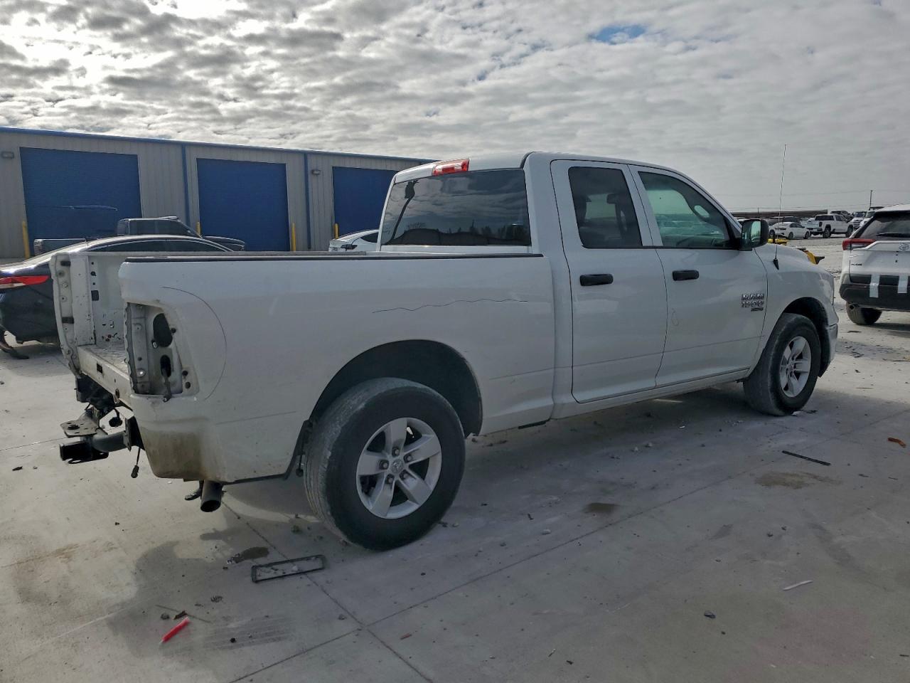 2019 RAM 1500 CLASSIC TRADESMAN photo 3