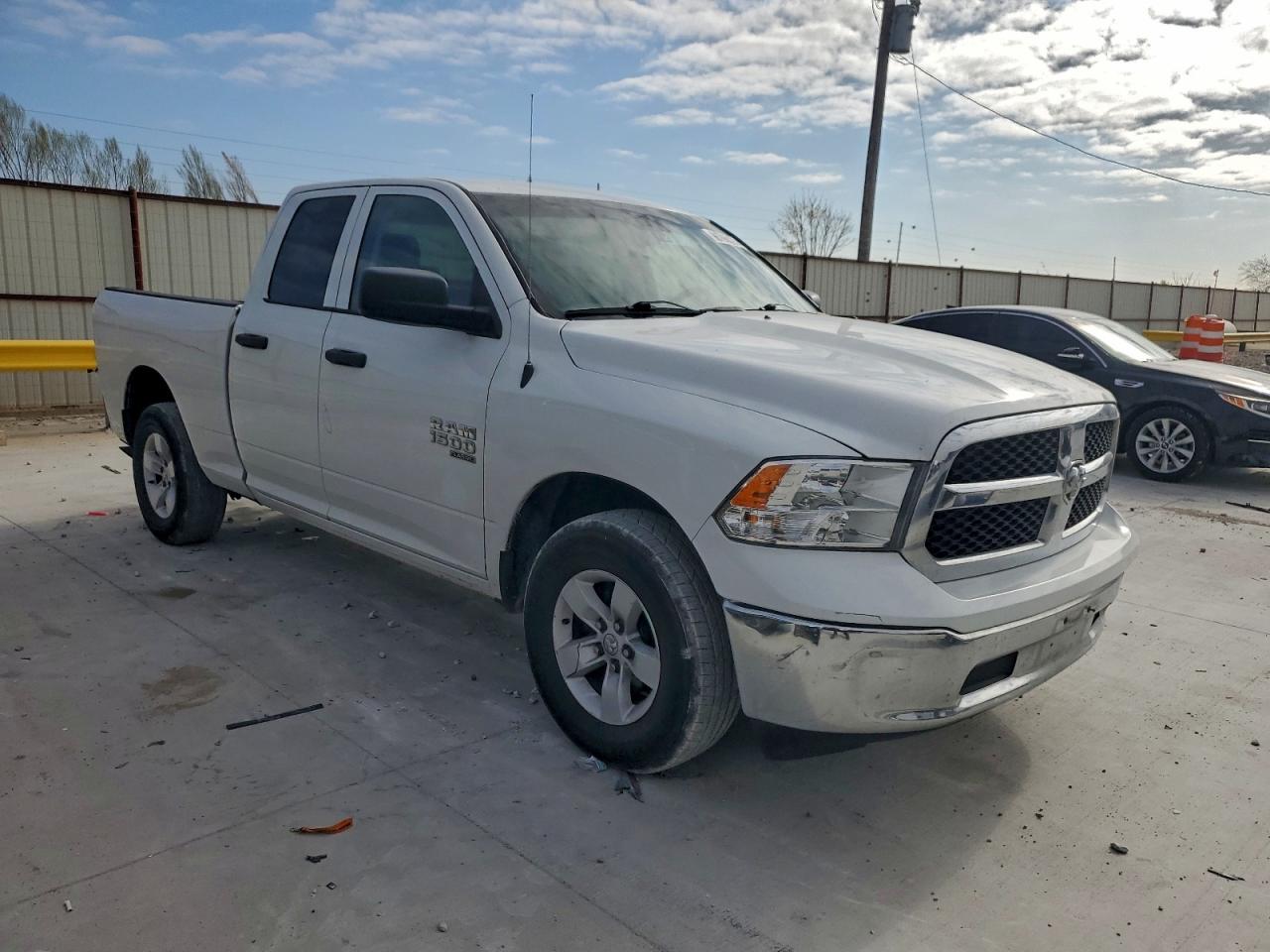 2019 RAM 1500 CLASSIC TRADESMAN photo 4