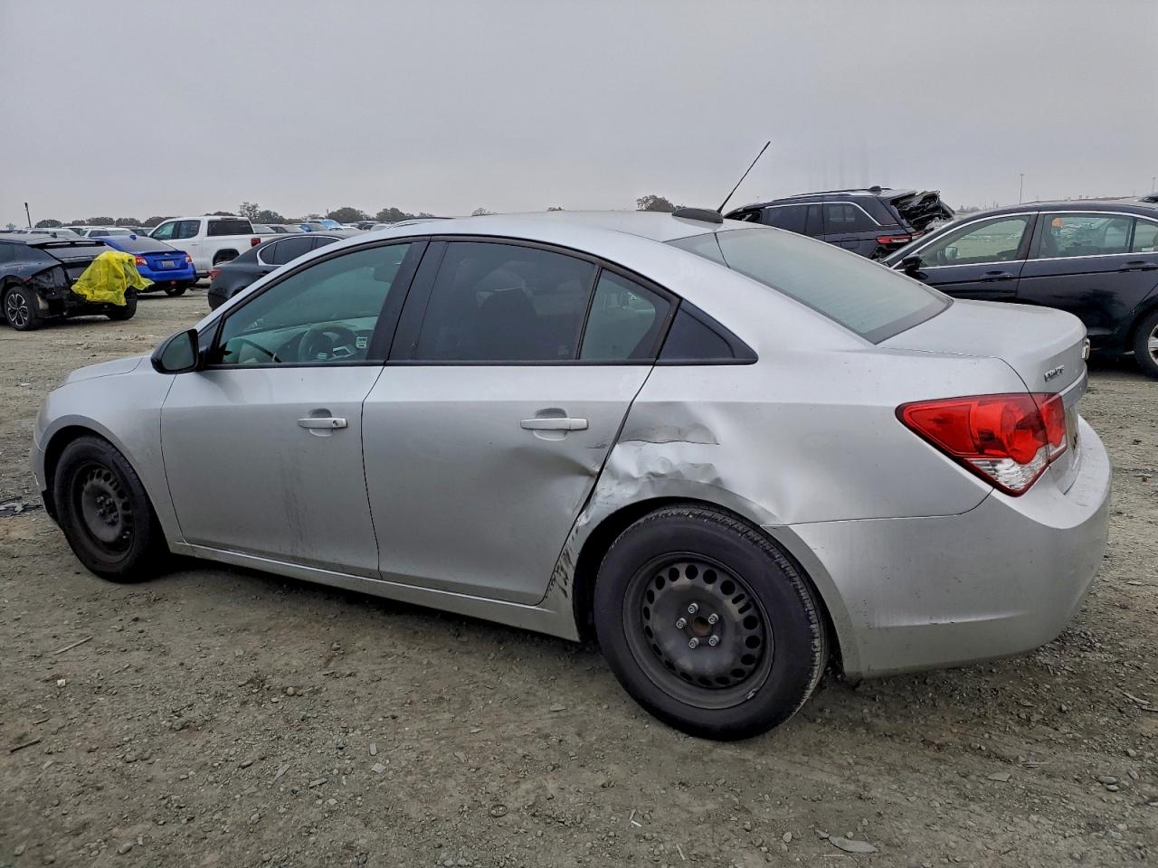 2015 CHEVROLET CRUZE LS photo 2