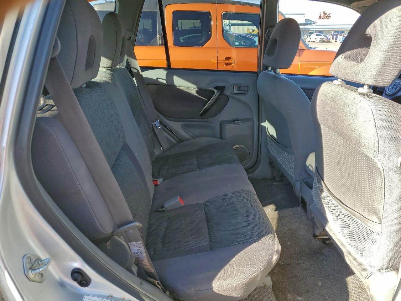 2002 TOYOTA RAV4 photo 11