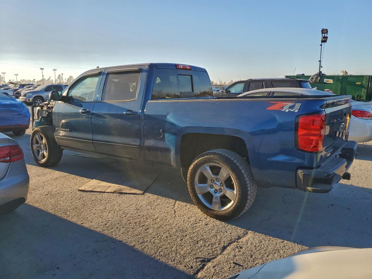 2018 CHEVROLET SILVERADO K1500 LT photo 2