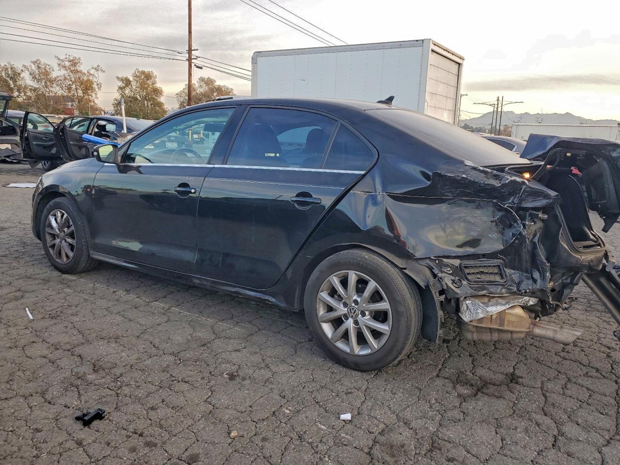 2013 VOLKSWAGEN JETTA SE photo 2