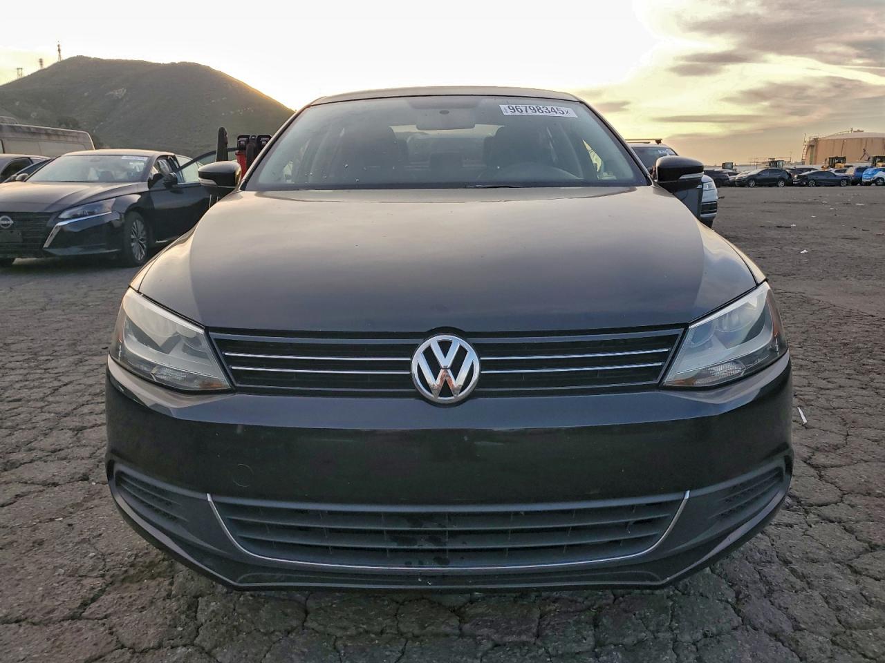 2013 VOLKSWAGEN JETTA SE photo 5