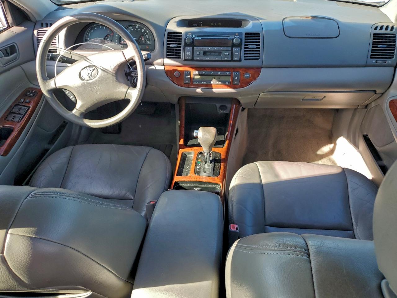 2002 TOYOTA CAMRY LE photo 8