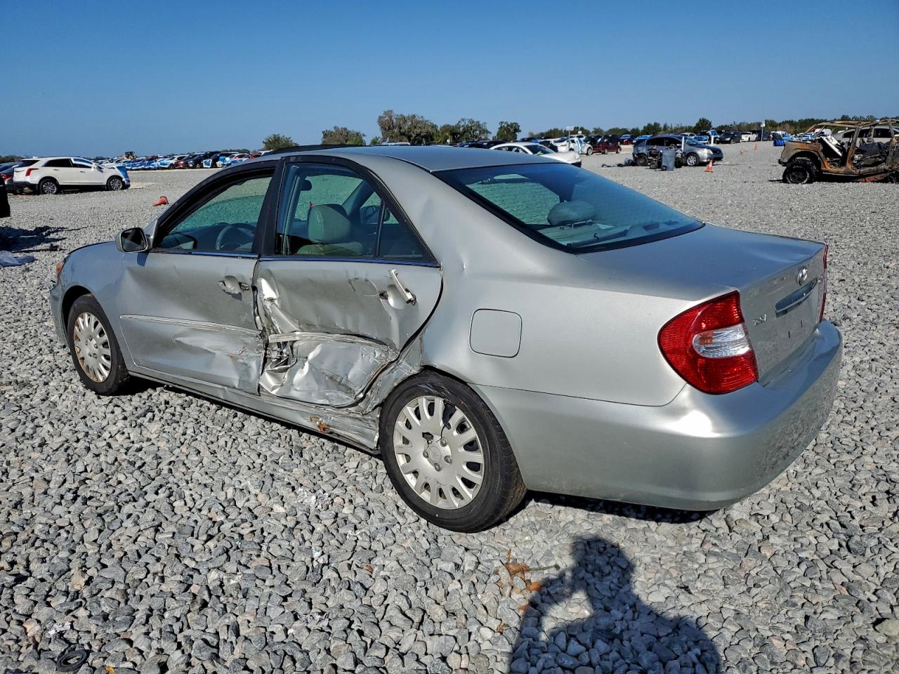2002 TOYOTA CAMRY LE photo 2