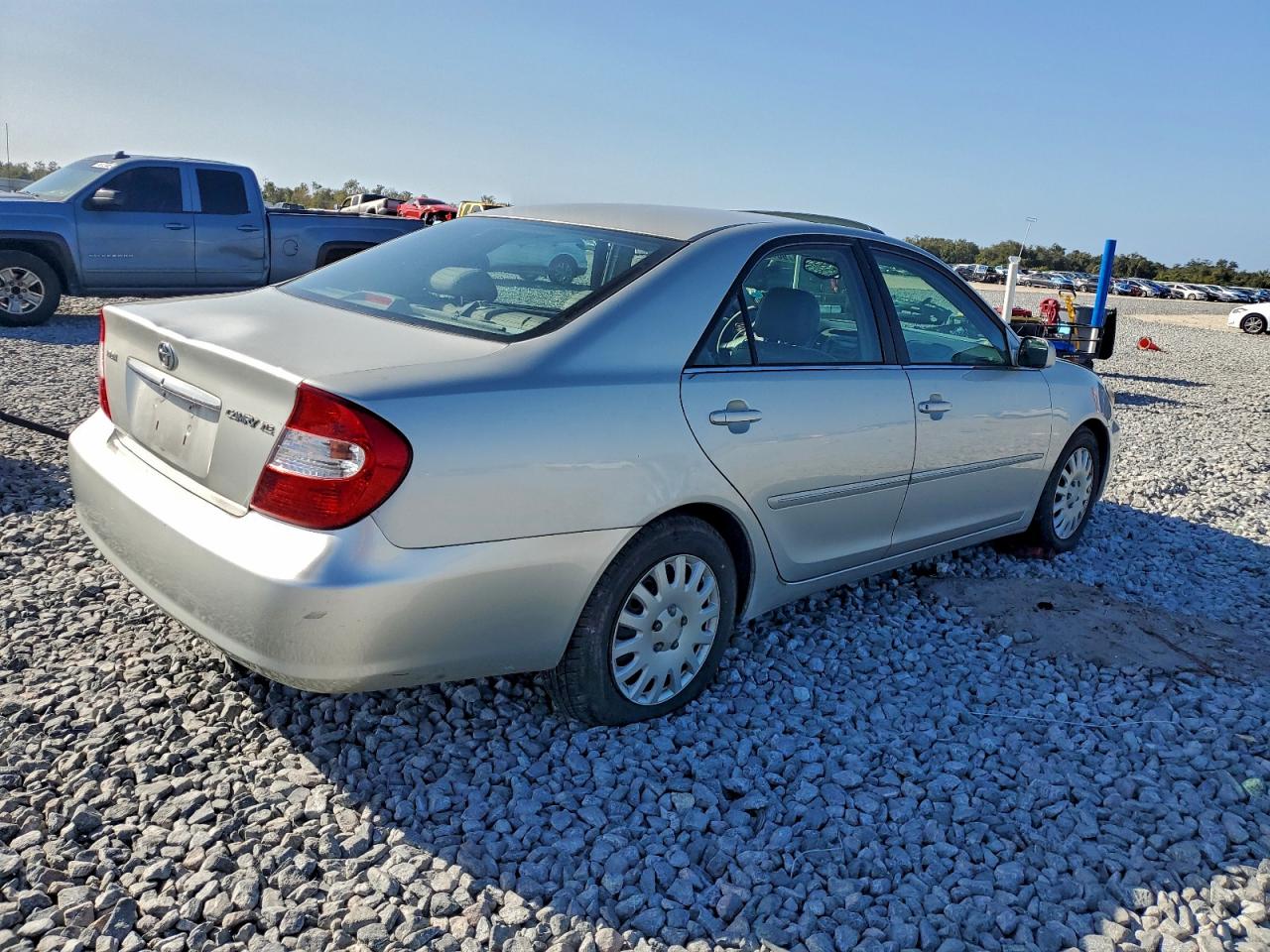 2002 TOYOTA CAMRY LE photo 3