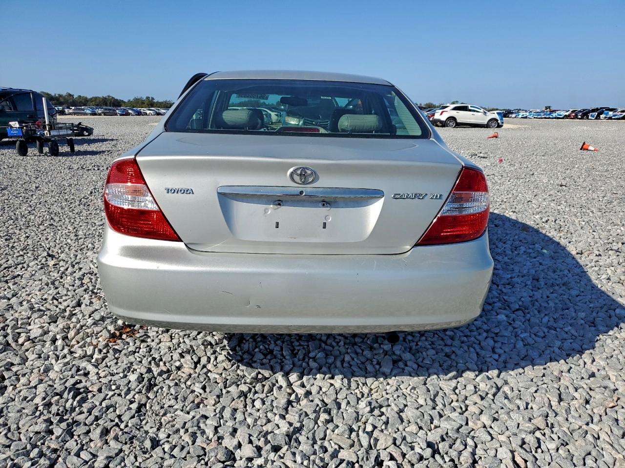 2002 TOYOTA CAMRY LE photo 6