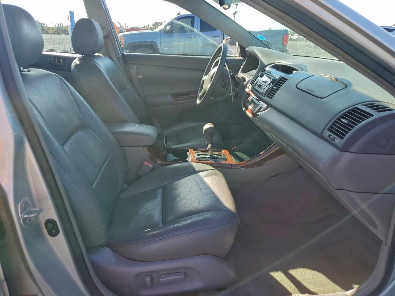 2002 TOYOTA CAMRY LE photo 7