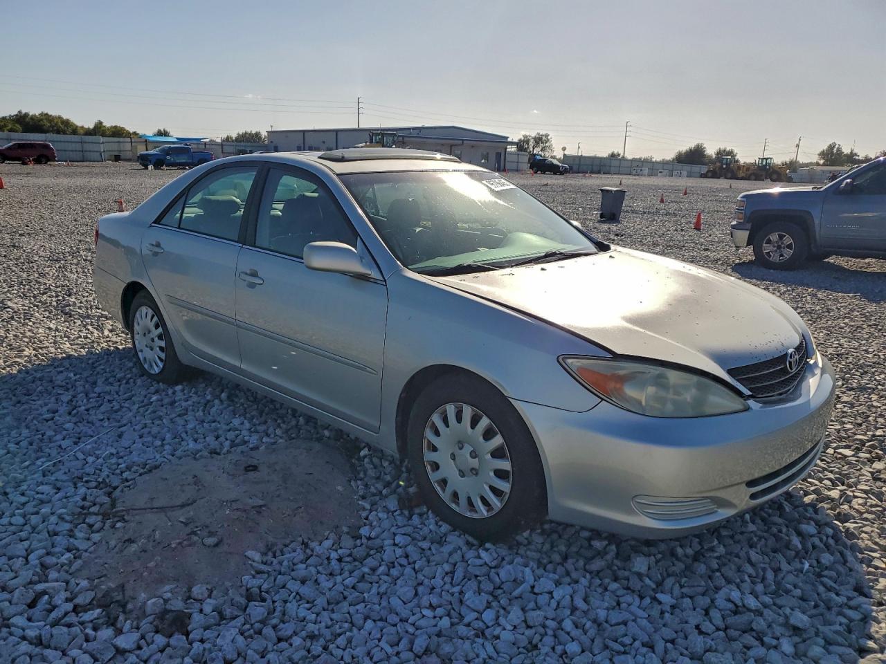 2002 TOYOTA CAMRY LE photo 4